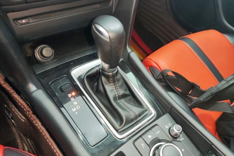 Used Mazda 3 Axela 2017 Sedan 1.5L Automatic Luxury Model Emission Standard China V Gear Lever