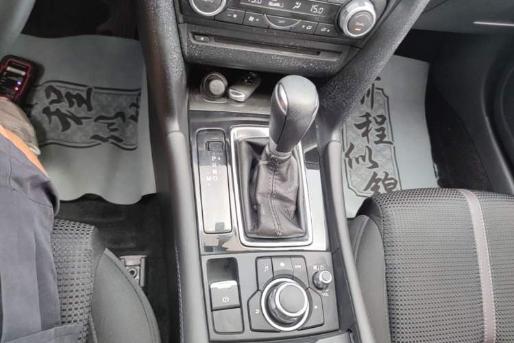 Used Mazda 3 Axela 2017 Hatchback 1.5L Automatic Luxury Model Emission Standard China V Gear Lever