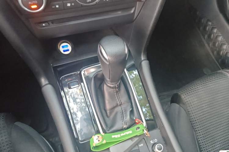 Used Mazda 3 Axela 2017 Sedan 1.5L Automatic Luxury Model Emission Standard China V Gear Lever