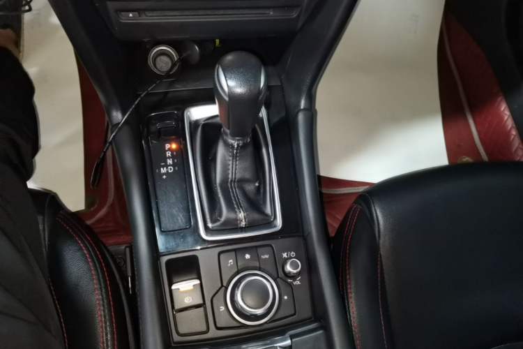 Used Mazda 3 Axela 2017 Sedan 1.5L Automatic Luxury Model Emission Standard China V Gear Lever