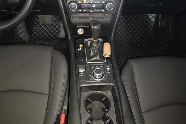 Used Mazda 3 Axela 2017 Sedan 1.5L Automatic Luxury Model Emission Standard China V Gear Lever