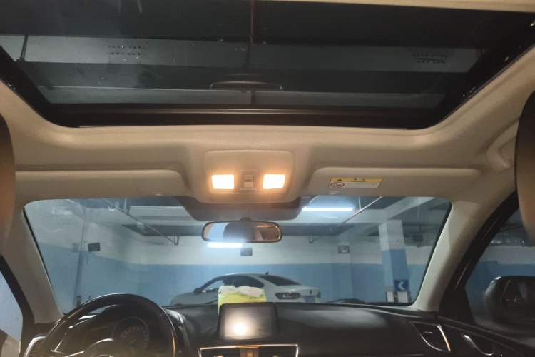 Used Mazda 3 Axela 2017 Sedan 2.0L Automatic Prestige Model China VI Standard Headliner