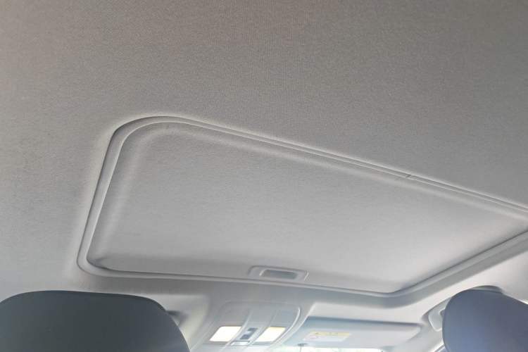 Used Mazda 3 Axela 2017 Sedan 1.5L Automatic Luxury Model Emission Standard China V Headliner