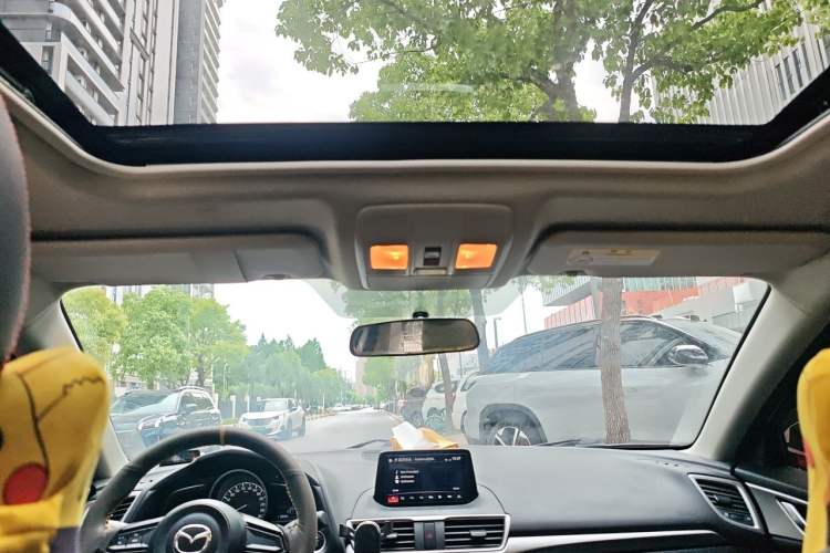 Used Mazda 3 Axela 2017 Sedan 1.5L Automatic Luxury Model China VI Standard Headliner