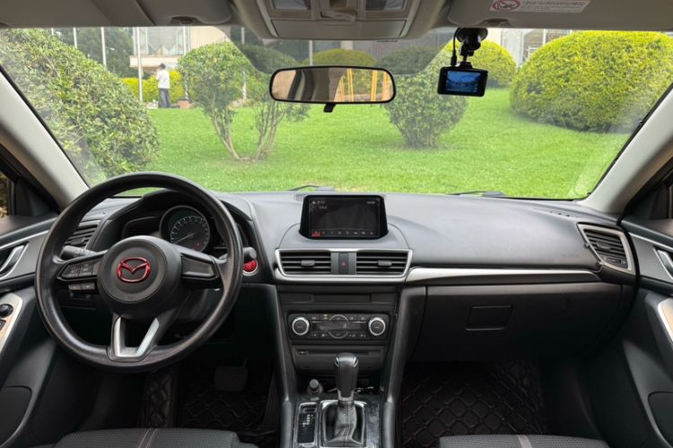 Used Mazda 3 Axela 2017 Sedan 1.5L Automatic Luxury Model Emission Standard China V Headliner