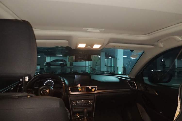 Used Mazda 3 Axela 2017 Sedan 1.5L Automatic Luxury Model Emission Standard China V Headliner