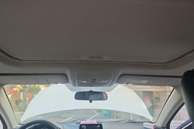 Used Mazda 3 Axela 2017 Sedan 1.5L Automatic Luxury Model Emission Standard China V Headliner