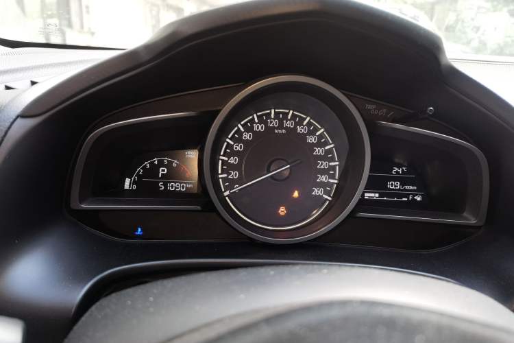 Used Mazda 3 Axela 2017 Sedan 1.5L Automatic Comfort Model Emission Standard China V Instrument Cluster