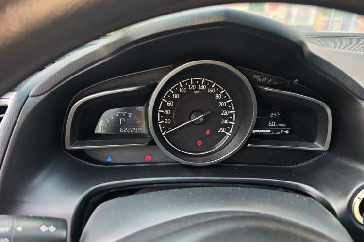 Used Mazda 3 Axela 2017 Sedan 1.5L Automatic Luxury Model Emission Standard China V Instrument Cluster