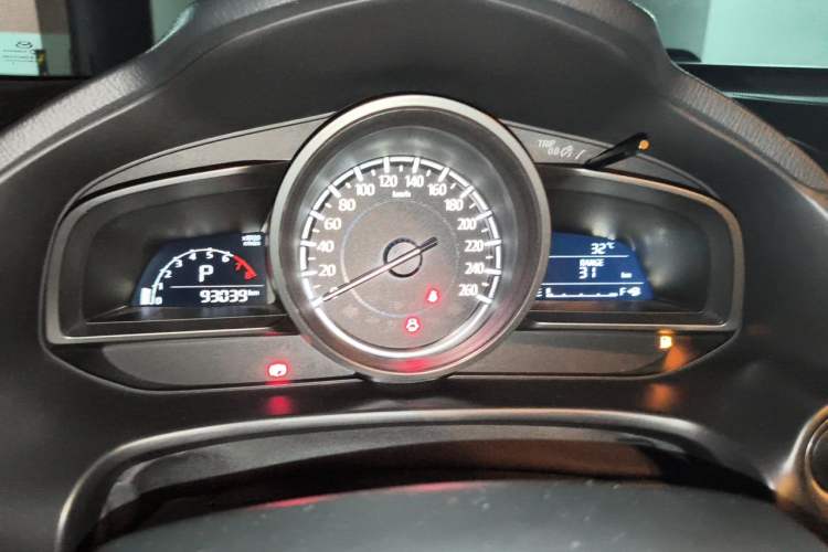 Used Mazda 3 Axela 2017 Hatchback 1.5L Automatic Luxury Model Emission Standard China V Instrument Cluster