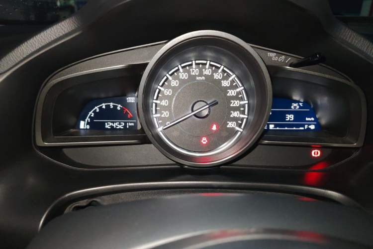 Used Mazda 3 Axela 2017 Sedan 1.5L Manual Luxury Model Emission Standard China V Instrument Cluster
