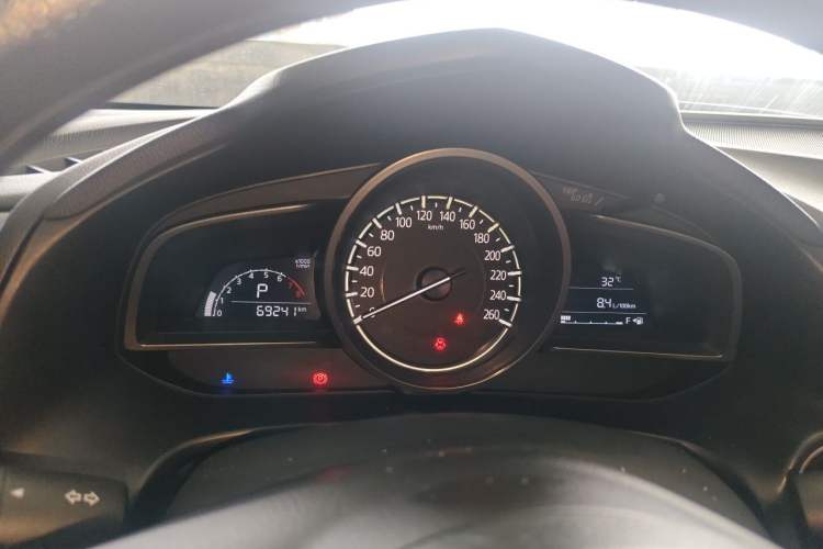 Used Mazda 3 Axela 2017 Hatchback 1.5L Automatic Luxury Model Emission Standard China V Instrument Cluster