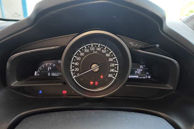 Used Mazda 3 Axela 2017 Sedan 1.5L Automatic Luxury Model China VI Standard Instrument Cluster