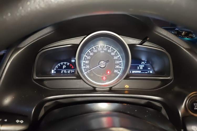 Used Mazda 3 Axela 2017 Sedan 1.5L Automatic Luxury Model China VI Standard Instrument Cluster