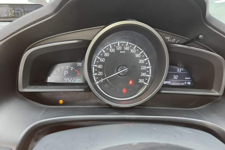 Used Mazda 3 Axela 2017 Sedan 1.5L Automatic Luxury Model Emission Standard China V Instrument Cluster