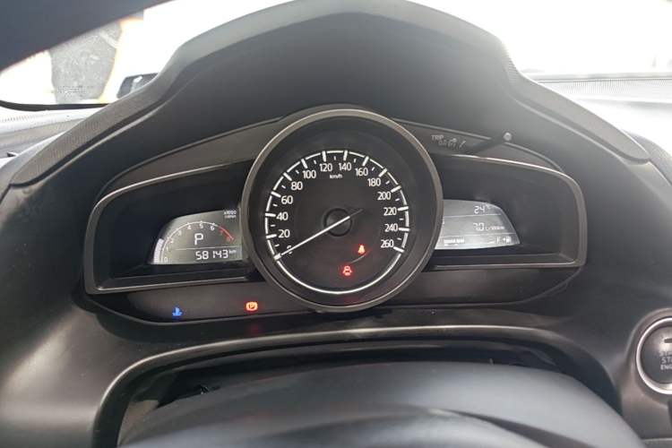 Used Mazda 3 Axela 2017 Sedan 1.5L Automatic Luxury Model Emission Standard China V Instrument Cluster