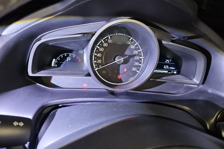 Used Mazda 3 Axela 2017 Hatchback 2.0L Automatic Luxury Model Emission Standard China V Instrument Cluster