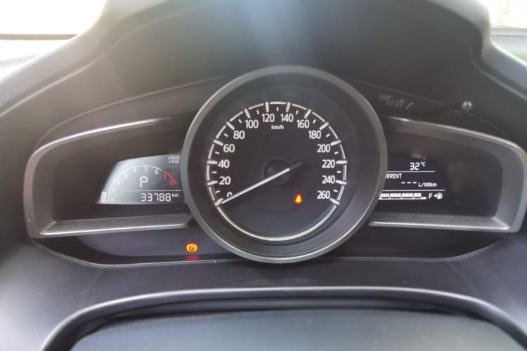 Used Mazda 3 Axela 2017 Hatchback 2.0L Automatic Luxury Model Emission Standard China V Instrument Cluster