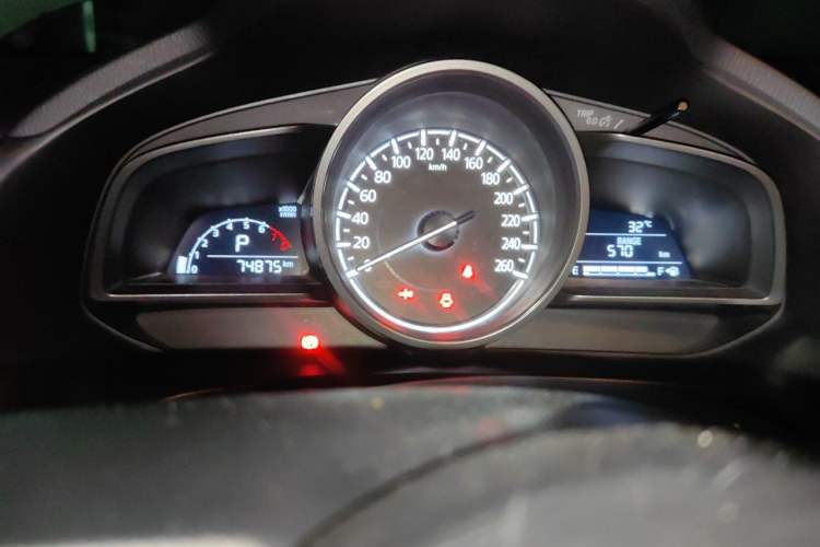 Used Mazda 3 Axela 2017 Sedan 1.5L Automatic Luxury Model China VI Standard Instrument Cluster