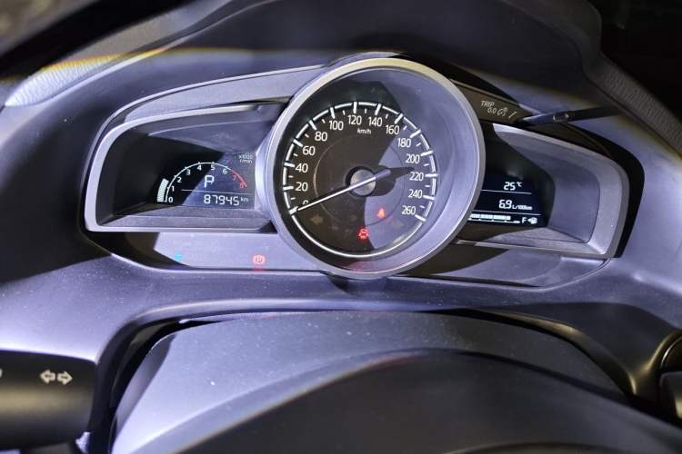 Used Mazda 3 Axela 2017 Hatchback 2.0L Automatic Luxury Model Emission Standard China V Instrument Cluster