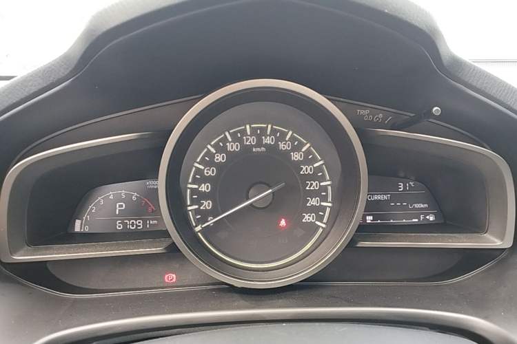Used Mazda 3 Axela 2017 Sedan 1.5L Automatic Luxury Model China VI Standard Instrument Cluster