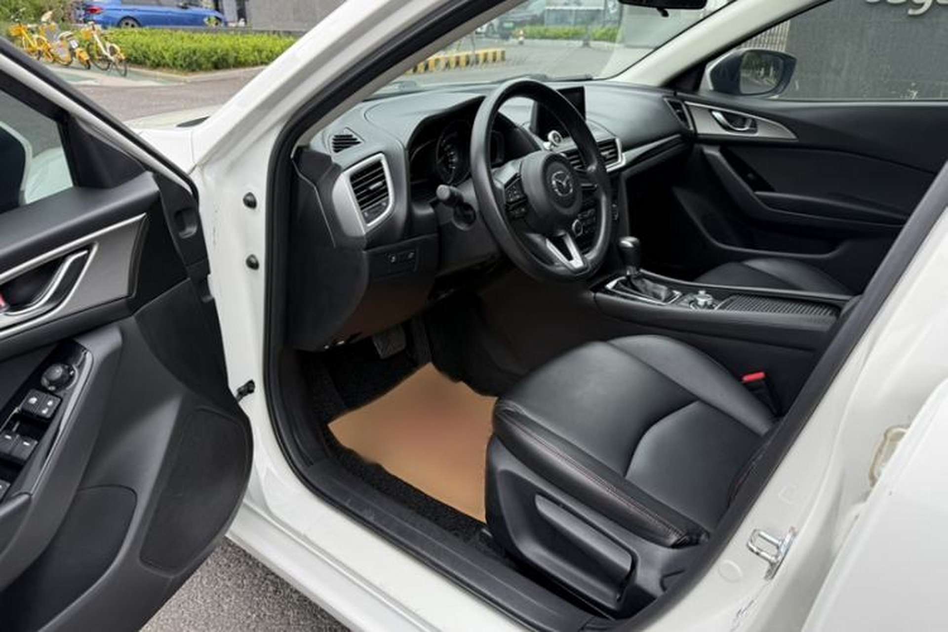 Used Mazda 3 Axela 2017 Sedan 1.5L Automatic Luxury Model Emission Standard China V Interior 10