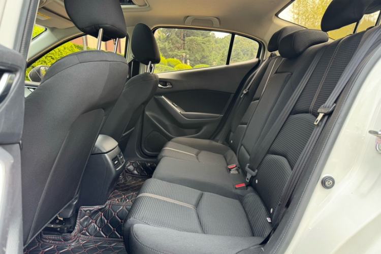 Used Mazda 3 Axela 2017 Sedan 1.5L Automatic Luxury Model Emission Standard China V Interior 10