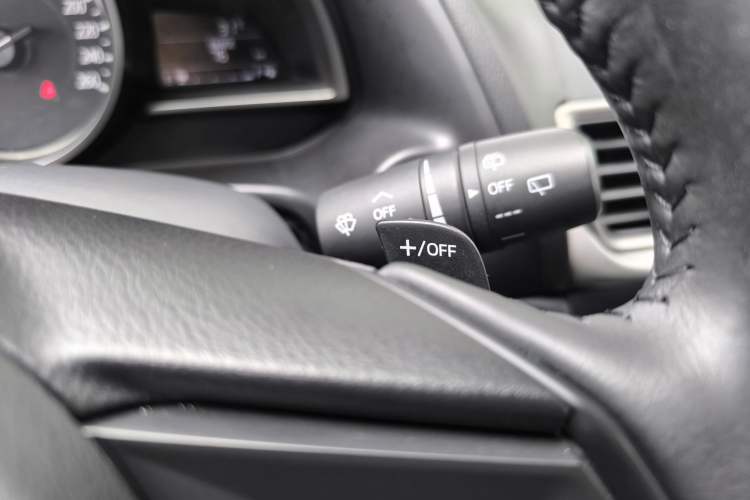 Used Mazda 3 Axela 2017 Hatchback 2.0L Automatic Luxury Model China VI Standard Interior 10