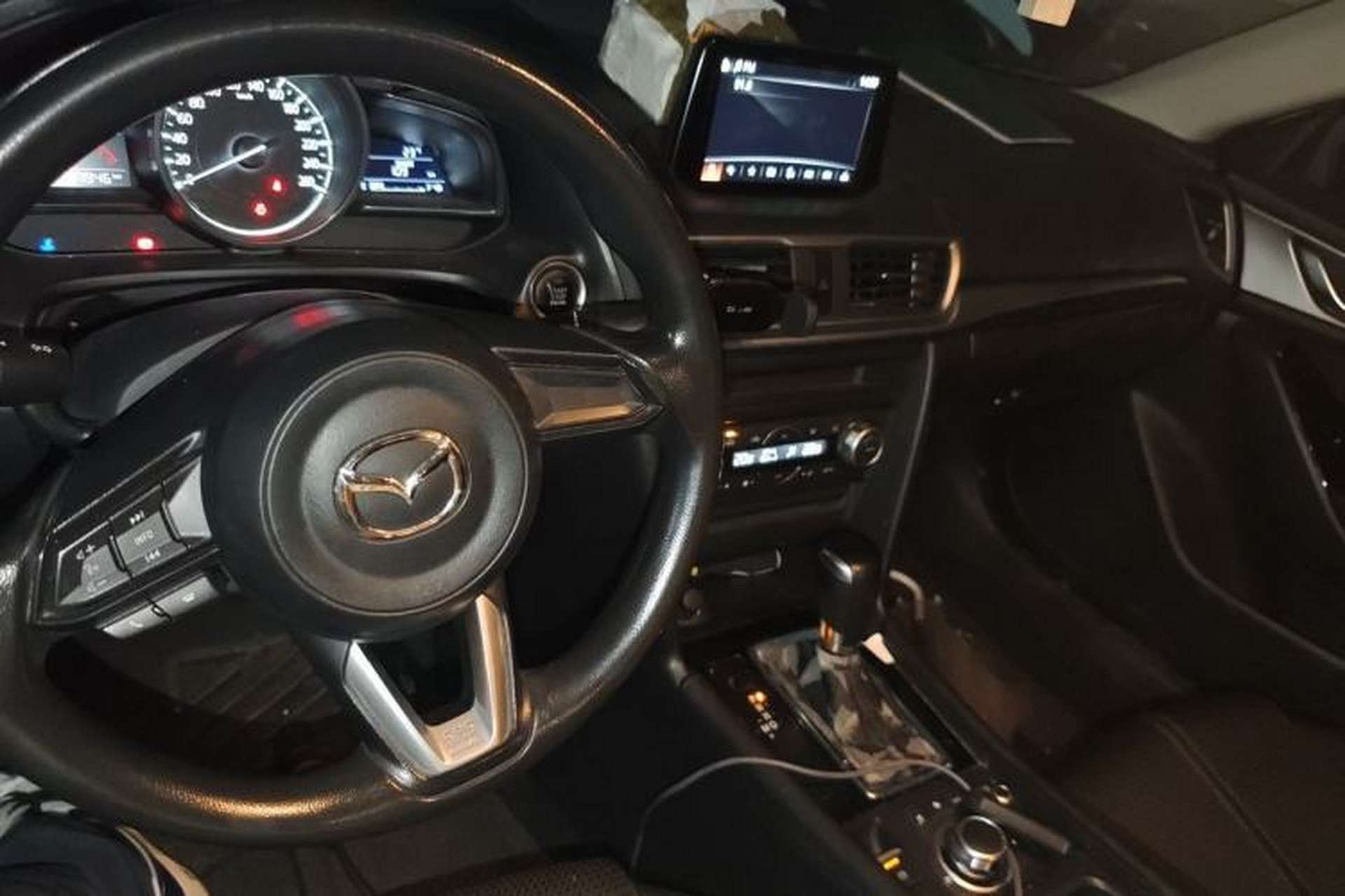 Used Mazda 3 Axela 2017 Sedan 1.5L Automatic Luxury Model Emission Standard China V Interior 2