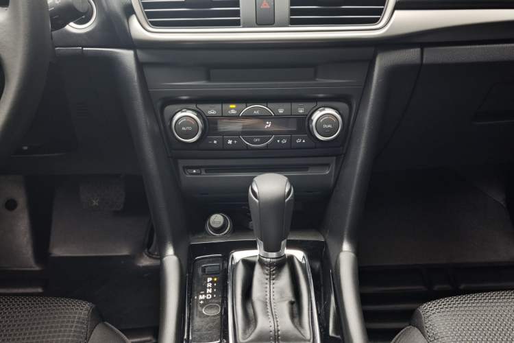 Used Mazda 3 Axela 2017 Hatchback 2.0L Automatic Luxury Model Emission Standard China V Interior 2