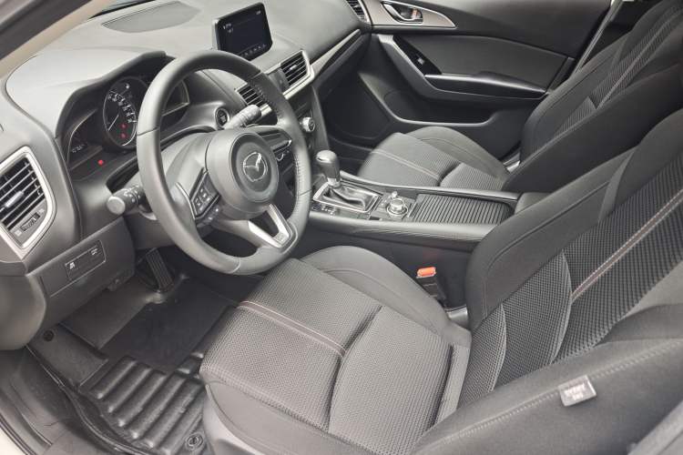 Used Mazda 3 Axela 2017 Hatchback 2.0L Automatic Luxury Model Emission Standard China V Interior 3