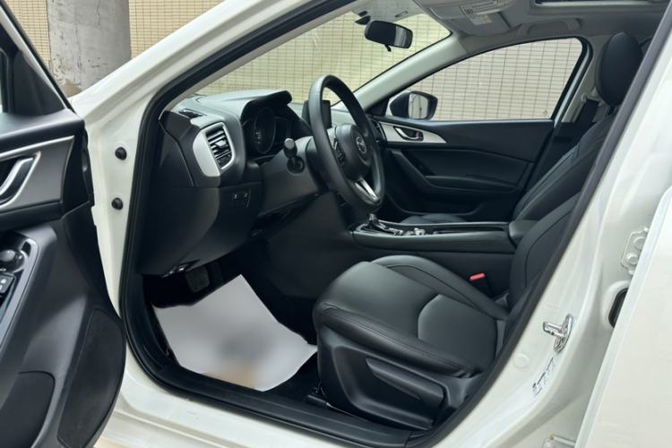 Used Mazda 3 Axela 2017 Sedan 1.5L Automatic Luxury Model Emission Standard China V Interior 3