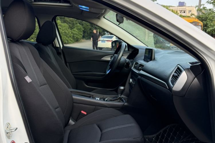 Used Mazda 3 Axela 2017 Sedan 1.5L Automatic Luxury Model Emission Standard China V Interior 4