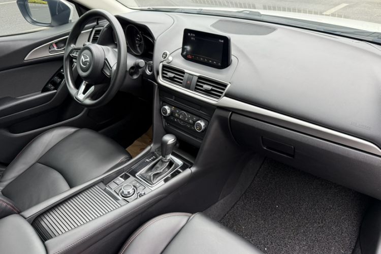 Used Mazda 3 Axela 2017 Sedan 1.5L Automatic Luxury Model Emission Standard China V Interior 4