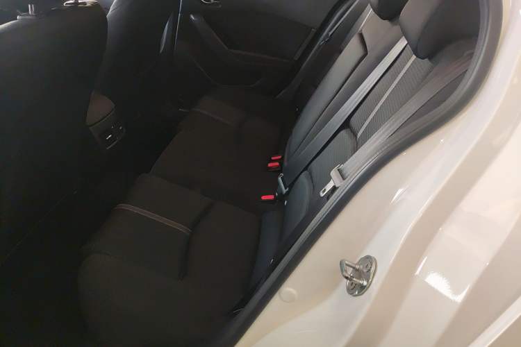 Used Mazda 3 Axela 2017 Sedan 1.5L Automatic Luxury Model Emission Standard China V Interior 4