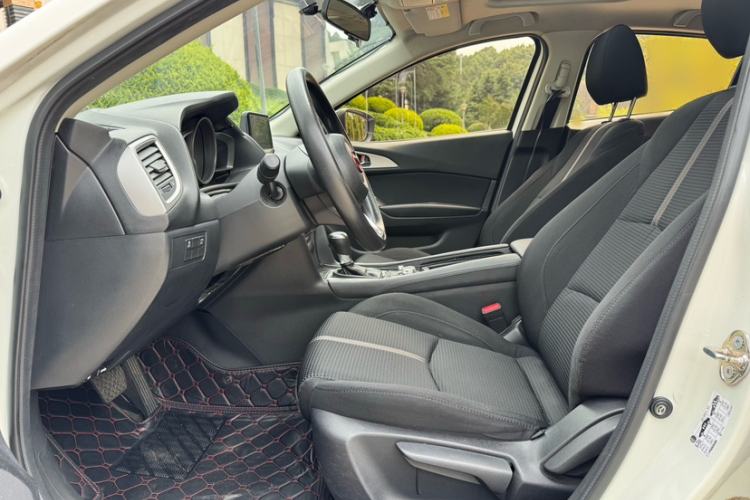 Used Mazda 3 Axela 2017 Sedan 1.5L Automatic Luxury Model Emission Standard China V Interior 5