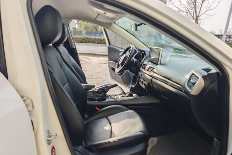 Used Mazda 3 Axela 2017 Sedan 1.5L Automatic Comfort Model Emission Standard China V Interior 6