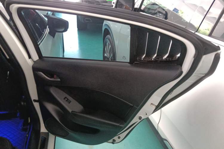 Used Mazda 3 Axela 2017 Sedan 1.5L Automatic Comfort Model Emission Standard China V Interior 6
