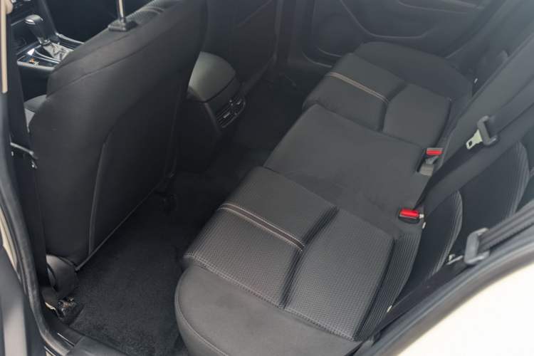 Used Mazda 3 Axela 2017 Hatchback 1.5L Automatic Luxury Model Emission Standard China V Interior 7