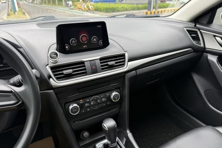 Used Mazda 3 Axela 2017 Sedan 1.5L Automatic Luxury Model Emission Standard China V Interior 8
