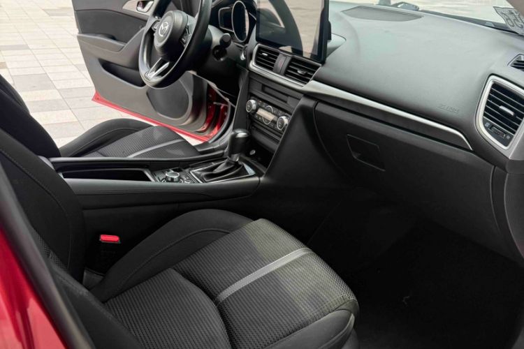 Used Mazda 3 Axela 2017 Sedan 1.5L Automatic Luxury Model Emission Standard China V Interior 8