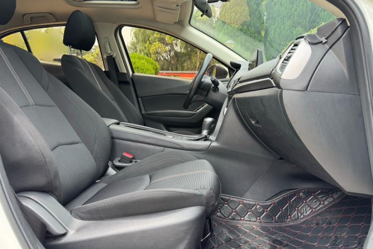 Used Mazda 3 Axela 2017 Sedan 1.5L Automatic Luxury Model Emission Standard China V Interior 9