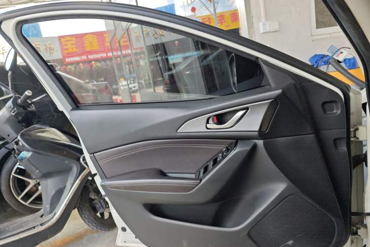 Used Mazda 3 Axela 2017 Sedan 2.0L Automatic Flagship Model China V Standard Left Front Door Interior