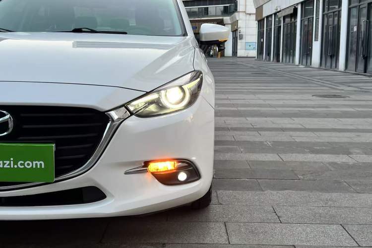 Used Mazda 3 Axela 2017 Sedan 1.5L Manual Luxury Model Emission Standard China V Left Front Headlight