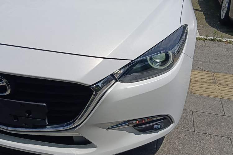 Used Mazda 3 Axela 2017 Hatchback 1.5L Automatic Luxury Model Emission Standard China V Left Front Headlight