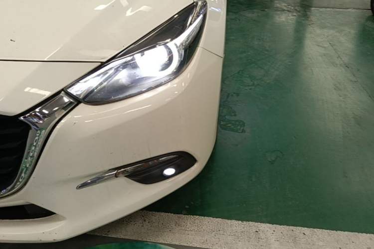 Used Mazda 3 Axela 2017 Sedan 1.5L Automatic Luxury Model Emission Standard China V Left Front Headlight
