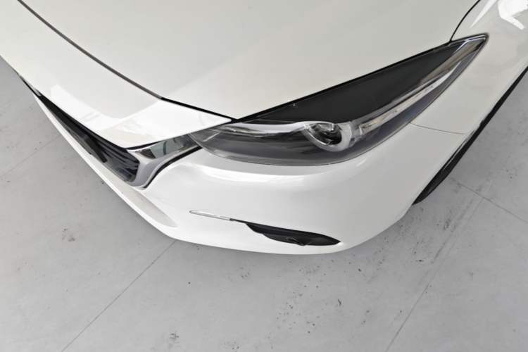 Used Mazda 3 Axela 2017 Sedan 1.5L Automatic Luxury Model Emission Standard China V Left Front Headlight