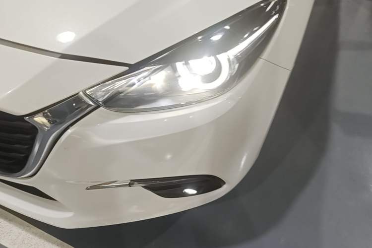 Used Mazda 3 Axela 2017 Sedan 1.5L Automatic Luxury Model Emission Standard China V Left Front Headlight