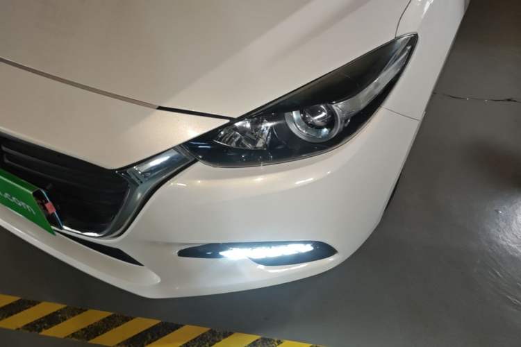 Used Mazda 3 Axela 2017 Sedan 1.5L Automatic Comfort Model Emission Standard China V Left Front Headlight