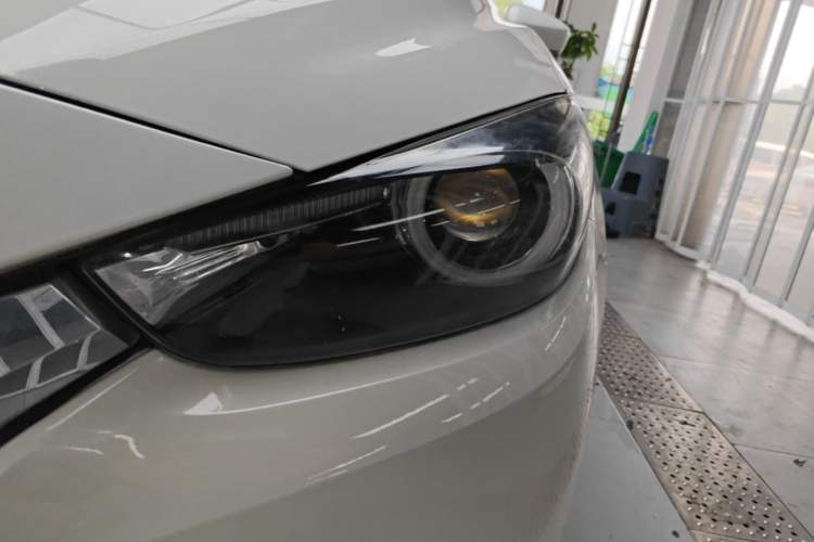 Used Mazda 3 Axela 2017 Sedan 1.5L Automatic Luxury Model Emission Standard China V Left Front Headlight